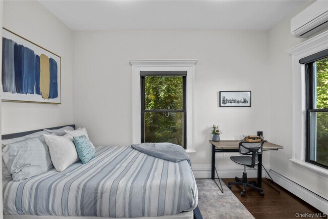 Foto del edificio - 753 Warburton Ave