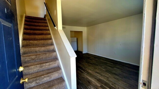 Foto del edificio - 619 E 18th St