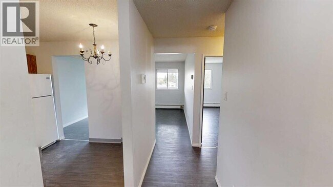 Building Photo - 5117-5144 44 St