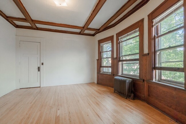 Building Photo - 148 E Gorham St