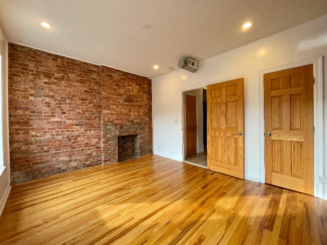 Building Photo - 289 Pleasant Ave