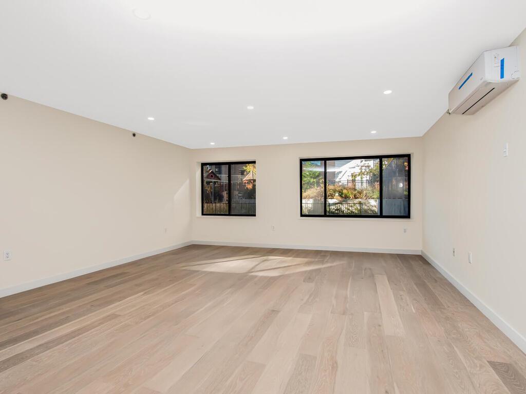 Foto principal - 3641 Johnson Ave