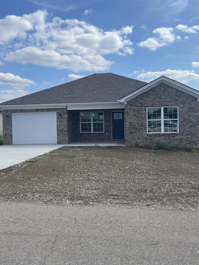 1126 Three Corners Dr, Lawrenceburg, KY 40342 House Rental in