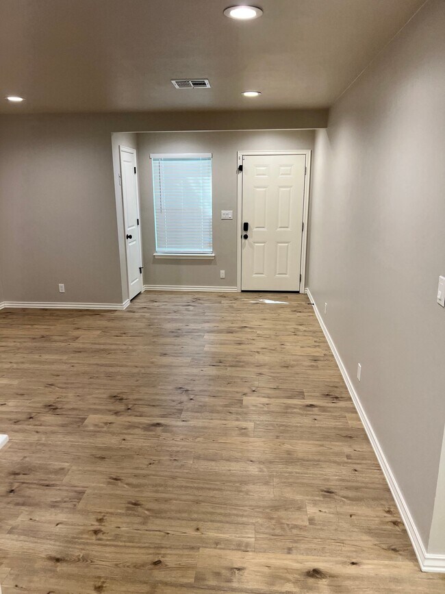 Foto del edificio - 1615 Iowa St