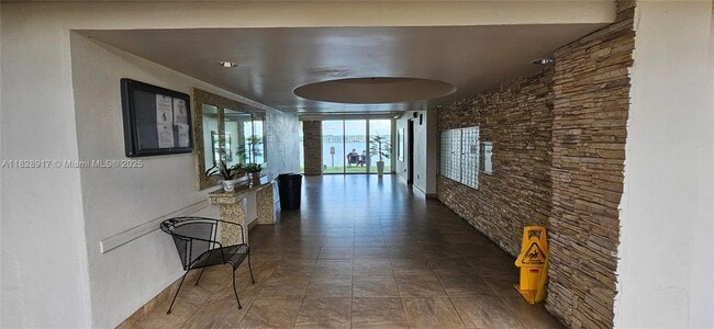 Building Photo - 1175 NE Miami Gardens Dr
