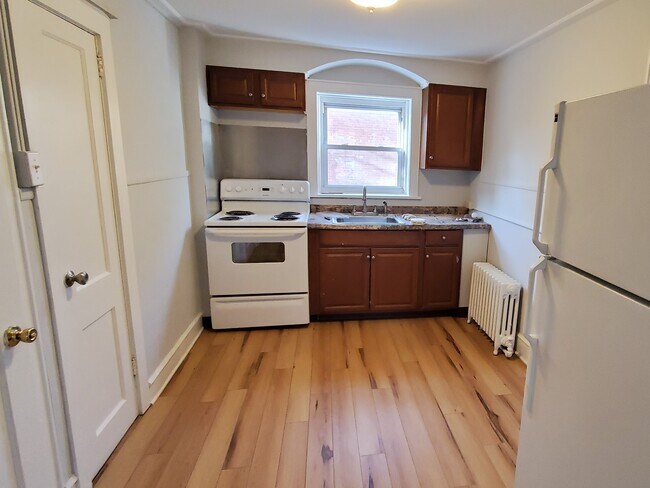 Kitchen - 158 6th St