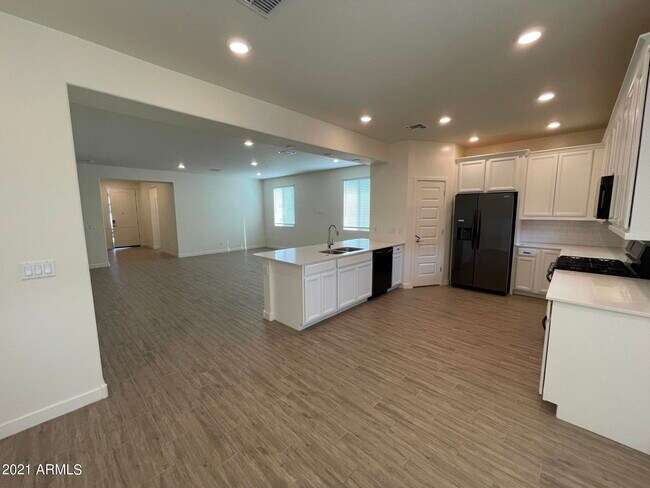 Building Photo - 16739 W Sand Hills Rd