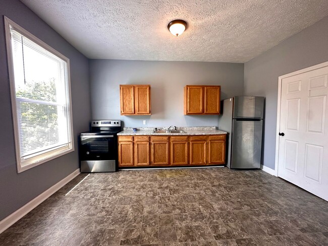 Building Photo - Charming 3-Bedroom Duplex in Historic Farr...