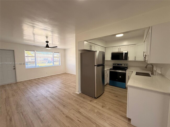 Foto del edificio - 801 SW 7th St