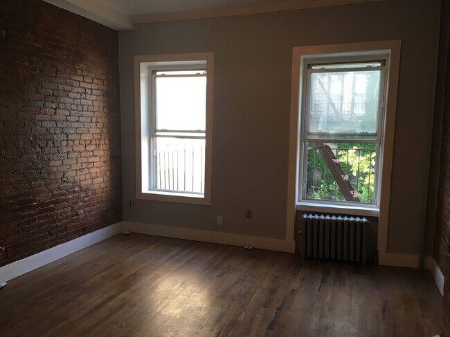 Building Photo - 153 E 115th St