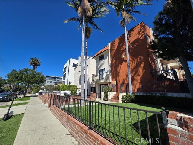 Building Photo - 2440 Penmar Ave