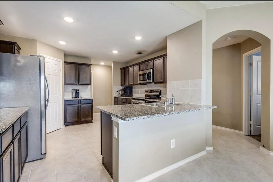 Building Photo - 909 Mercury Dr