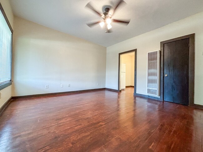 Building Photo - 124 S Krueger Ave