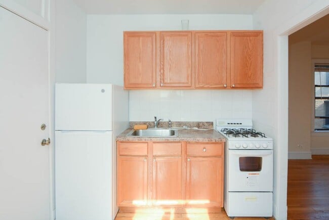 Building Photo - 2649.5 N Spaulding Ave