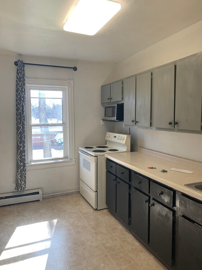 Foto del edificio - 211 Pershing Avenue North, Unit 2 (Upper L...