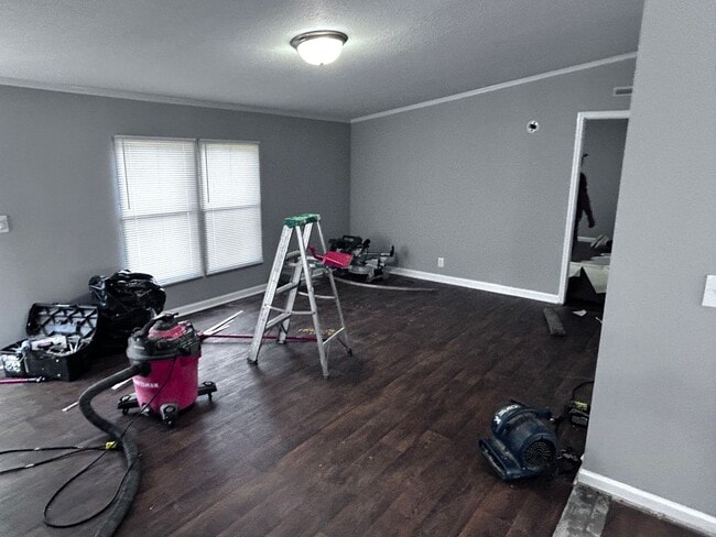 Building Photo - Large modular home four bedroom in Mt. Jul...