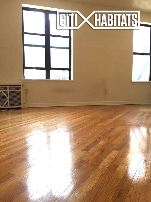 Foto del edificio - 355 W 51st St