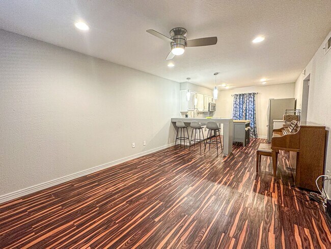 Foto del edificio - 2-Bedroom, 2-Bathroom Condo at District-12!!