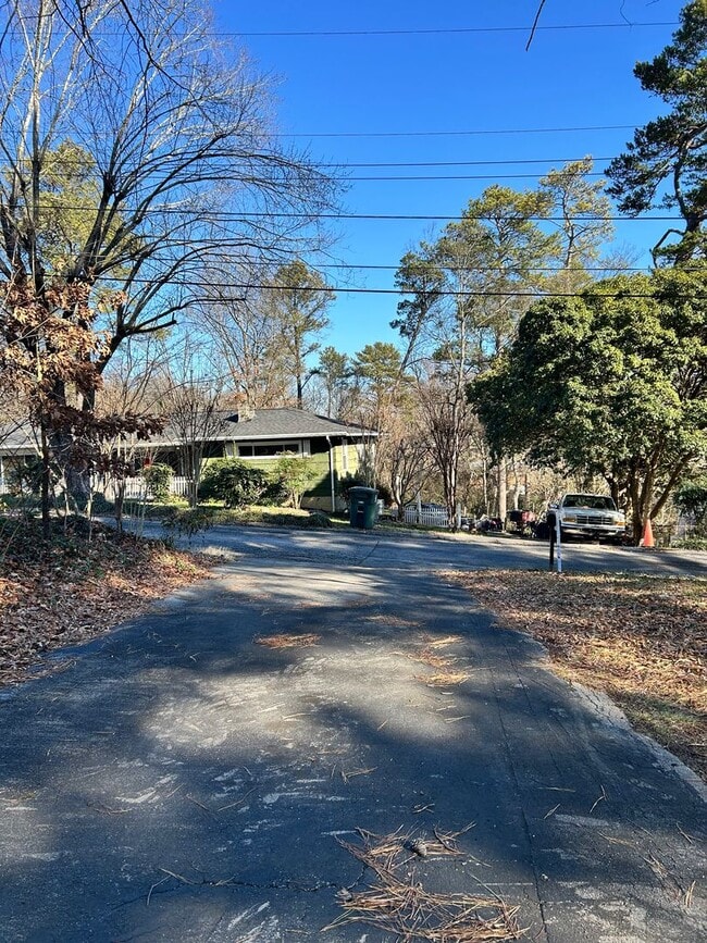 Building Photo - Charming & Spacious 3 Bed | 2 Bath Home | Updated w Large Yard!