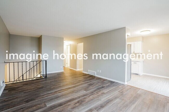 Building Photo - Recently Updated 4 Bedroom Single Family H...