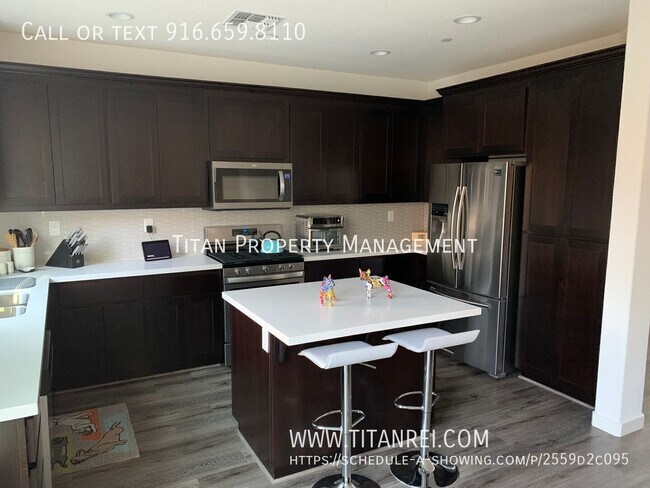 Building Photo - 1033 Oakbriar Cir