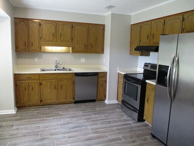 Foto del edificio - Updated 4 Br brick home in Martinez