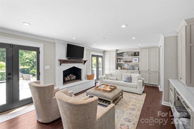 Foto del edificio - 2544 Ainsdale Rd