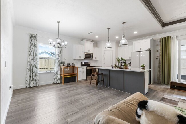 Building Photo - Stunning Home in Grand Oaks Neighborhood