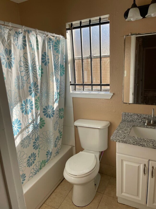 Foto del edificio - 3bd 1.5 bath 1 car garage home near Hiram Clarke and 2234