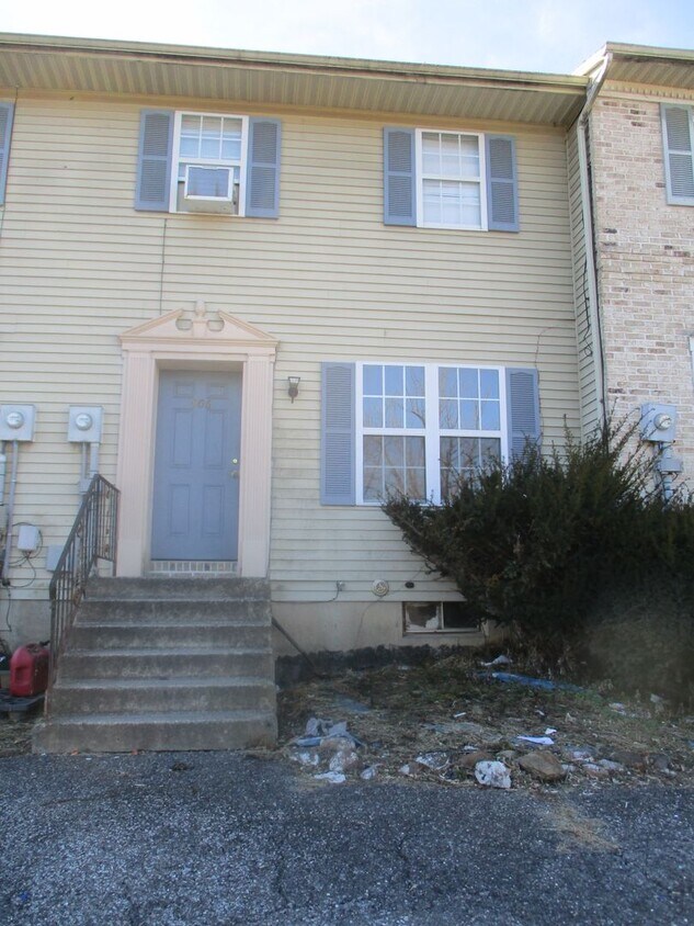 Primary Photo - Completely Remodeled Townhouse