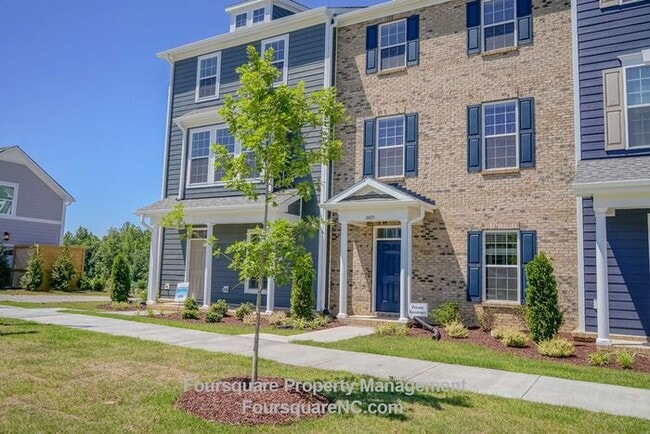 Building Photo - Modern 3-Story Townhome with Entry-Level Bonus Room, Back Deck & Garage , Community Pool in North...