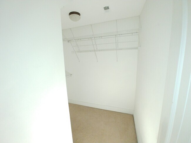 Foto del edificio - 2000 Rossburg Pl