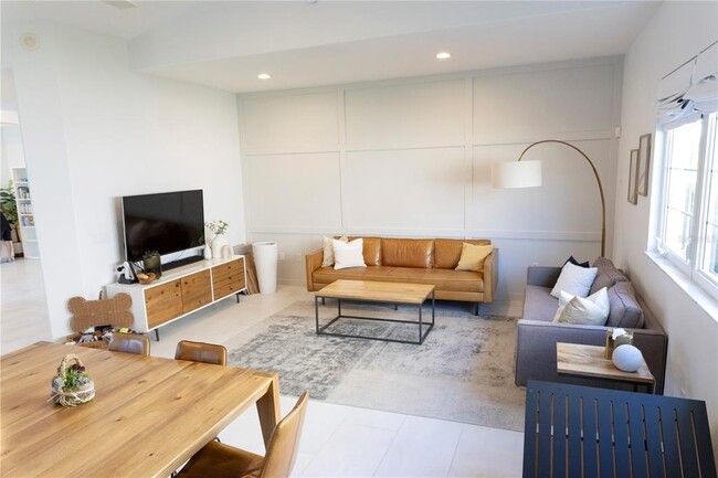 Building Photo - 7250 ALICANTE Dr