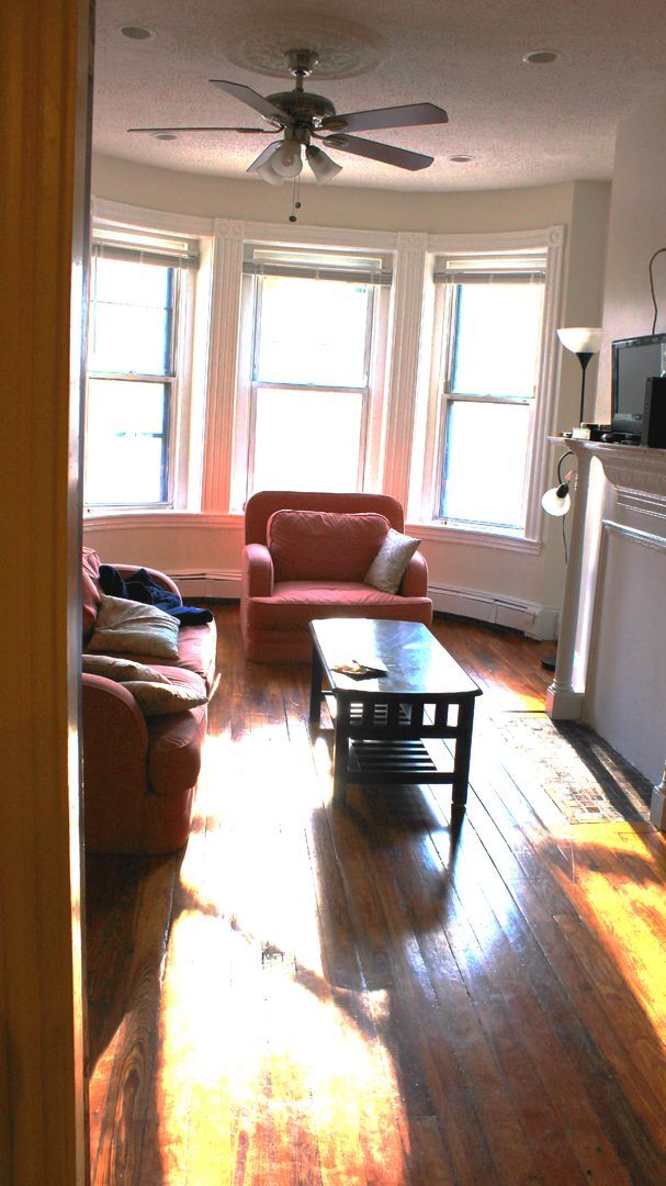 Building Photo - 123 Cedar St