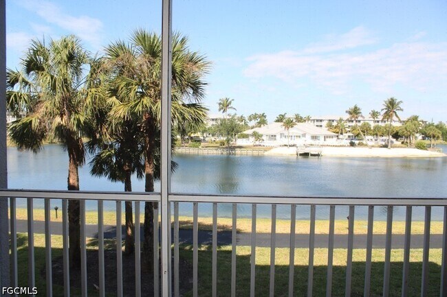 Foto del edificio - 16625 Lake Cir Dr