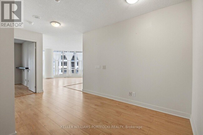 Photo du bâtiment - 361 Front St W