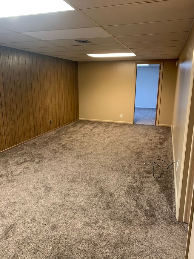 Foto del edificio - 3 BEDROOMS, PLUS BONUS ROOM, 2 BATHROOM, S...