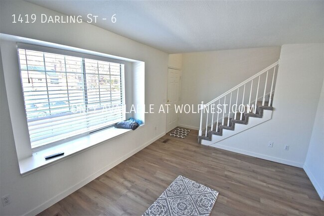 Building Photo - Stunning 3 Bed Ogden Townhome! No Deposit ...