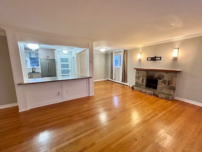 Building Photo - 2 Third St