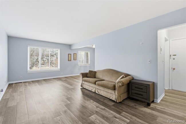 Foto del edificio - 39435 Van Dyke Ave