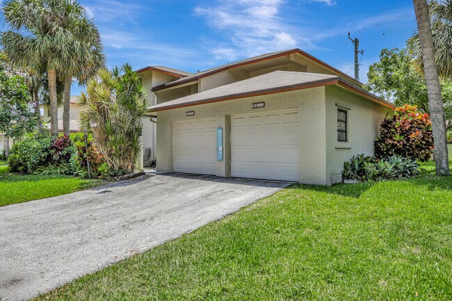 Building Photo - 1780 NE 39th Ct