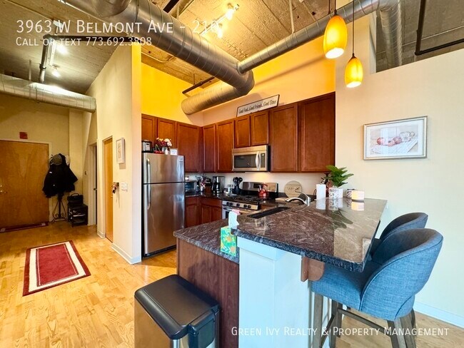 Foto del edificio - 3963 W Belmont Ave