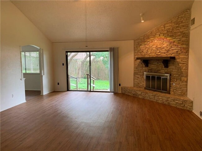 Building Photo - 2708 Charlesworth Dr