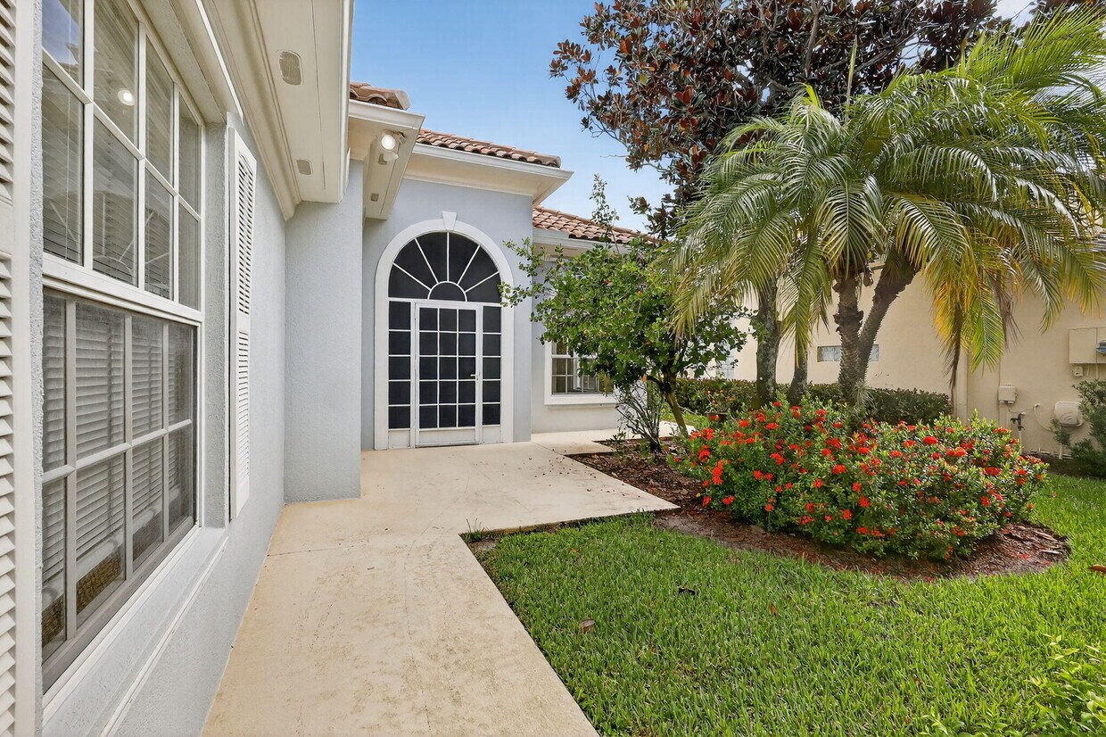 Foto principal - 8257 Rosalie Ln