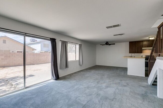 Building Photo - Double Primary Townhome with Spacious Backyard in 89115!