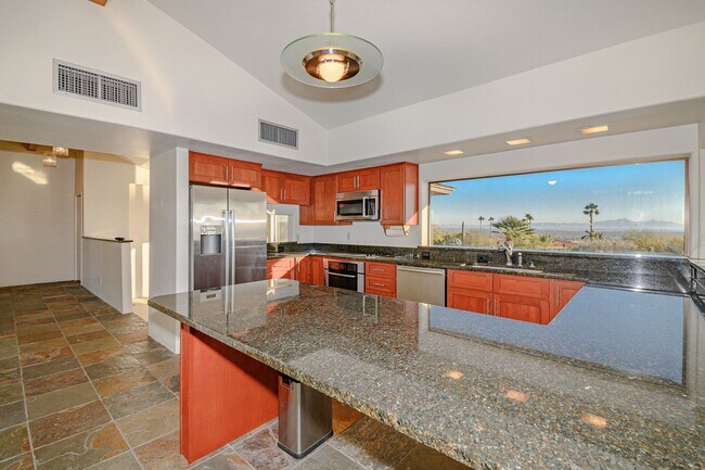 Foto del edificio - STUNNING HOME WITH BREATHTAKING VIEWS LOCATED AT THE TOP OF CAMPBELL!
