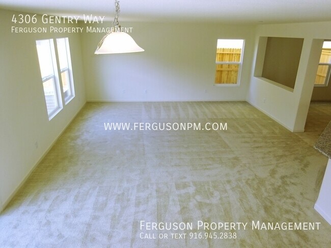 Foto del edificio - Like New Four Bedroom Solar Home in Rockli...