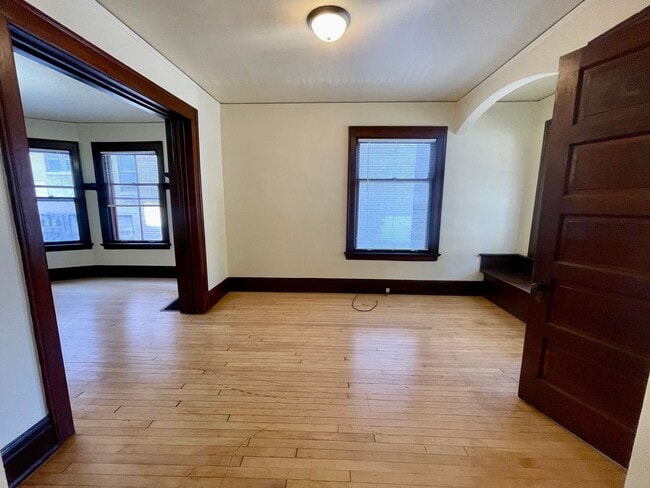 Building Photo - 2570 N Murray Ave