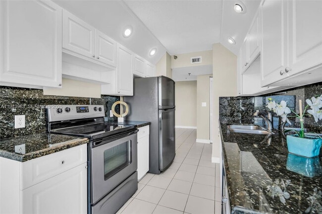 Foto del edificio - 1500 N Ocean Blvd