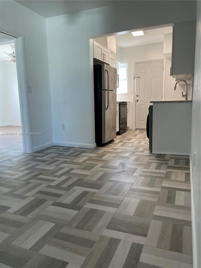 Building Photo - 1840 S Treasure Dr